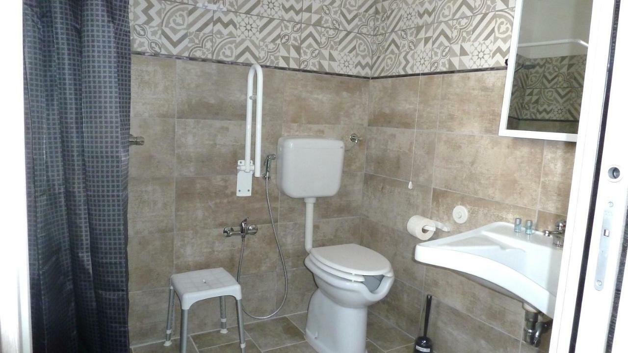 Regina Isabella Rooms 新福卡 外观 照片